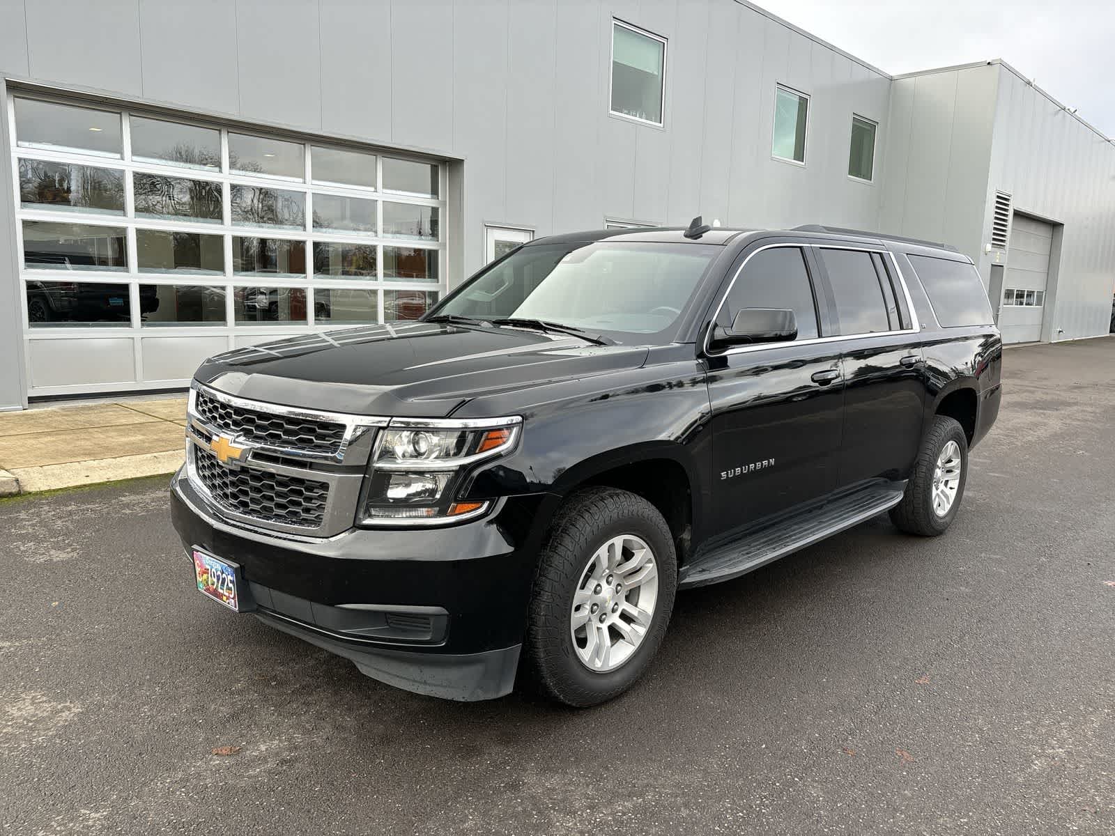 2019 Chevrolet Suburban LT's photo