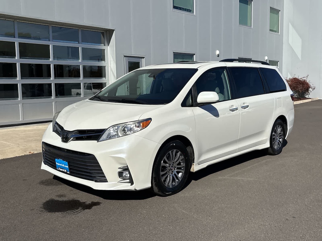 Used 2020 Toyota Sienna XLE 7 Passenger Auto Access Seat Van