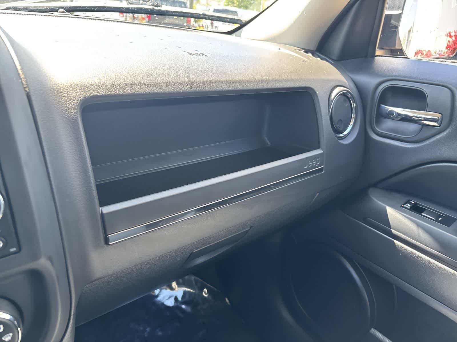 Thumbnail: 2016 Jeep Patriot - 23