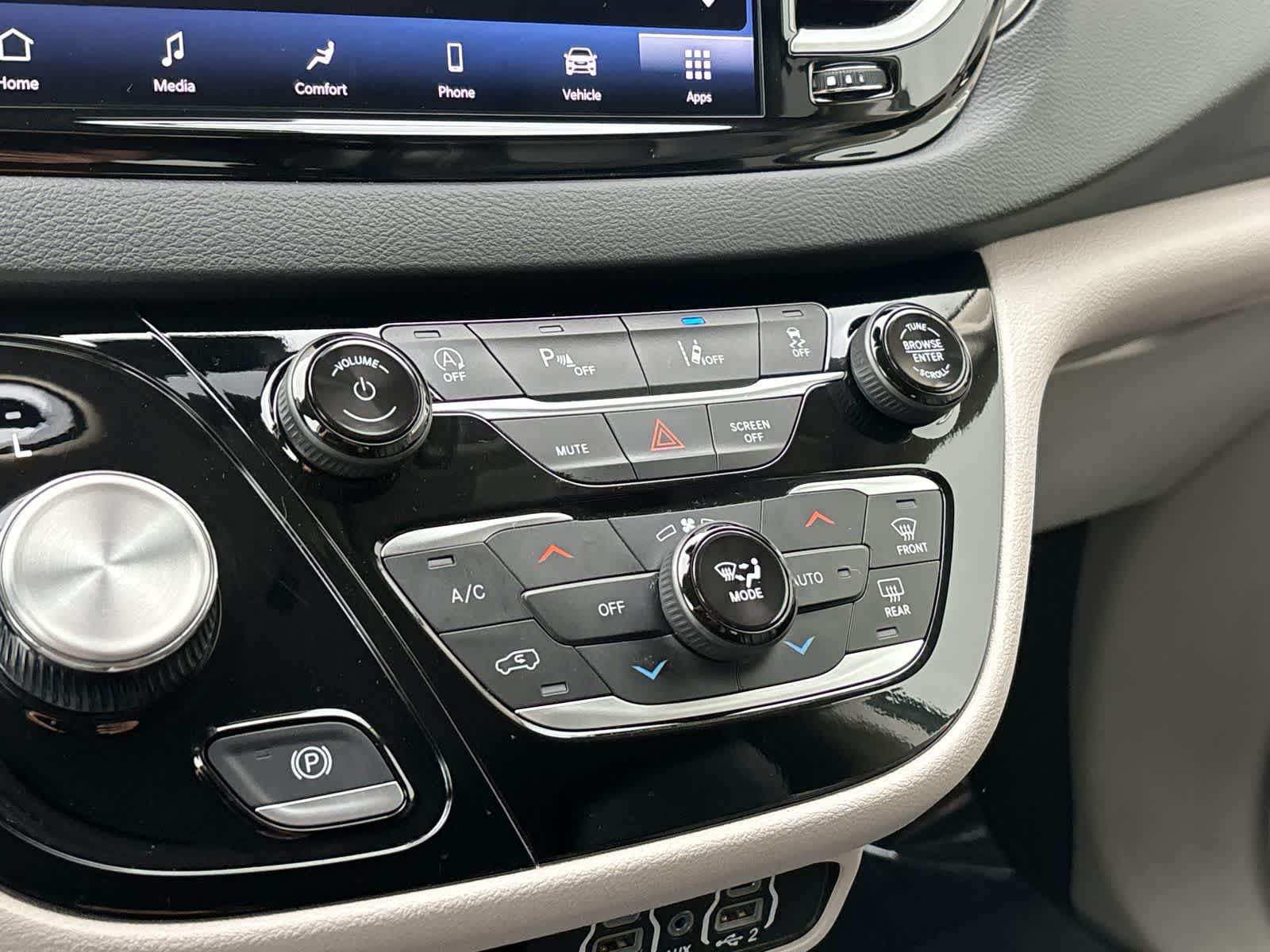 Thumbnail: 2024 Chrysler Pacifica - 22