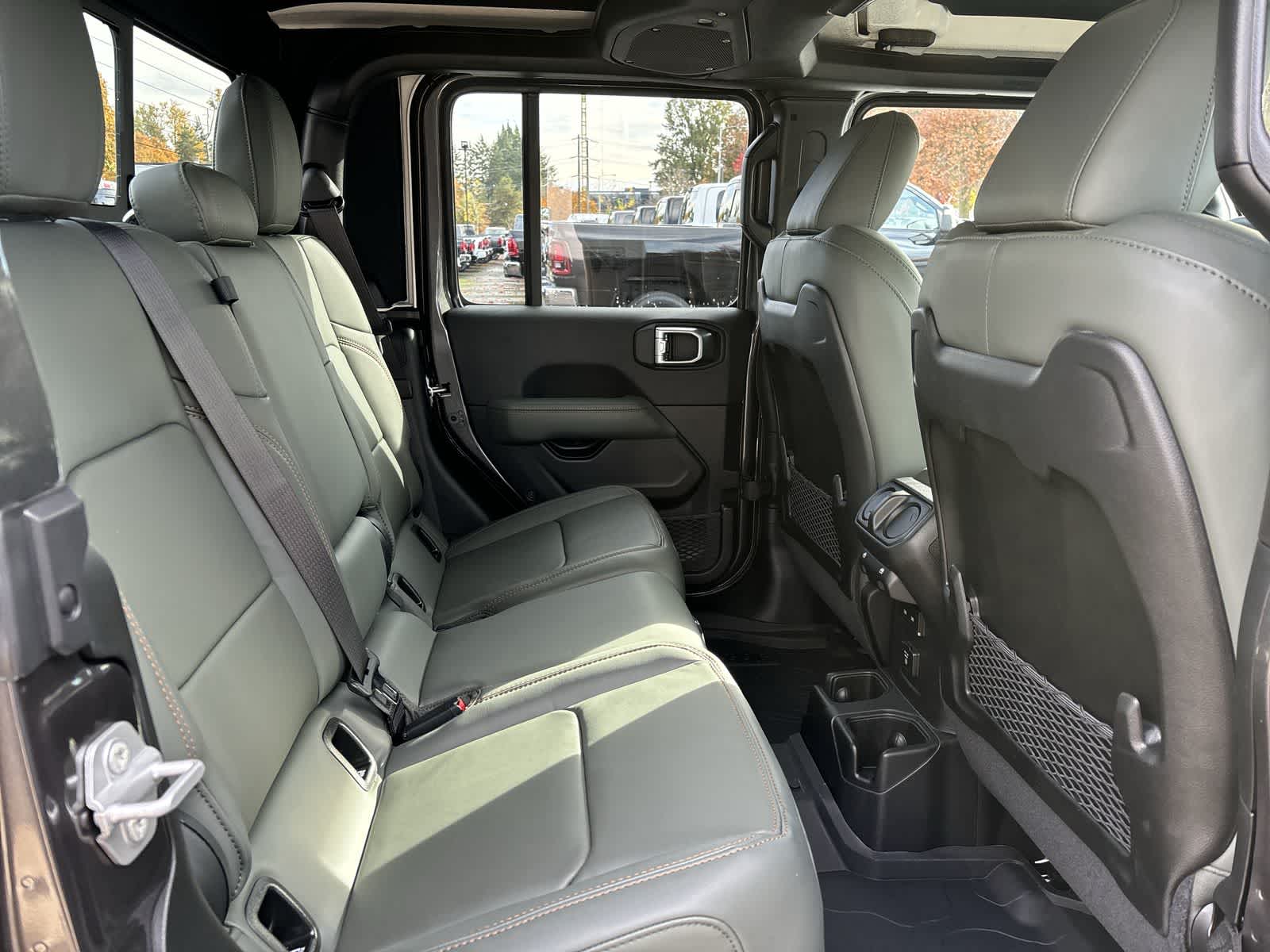 Thumbnail: 2025 Jeep Gladiator - 8