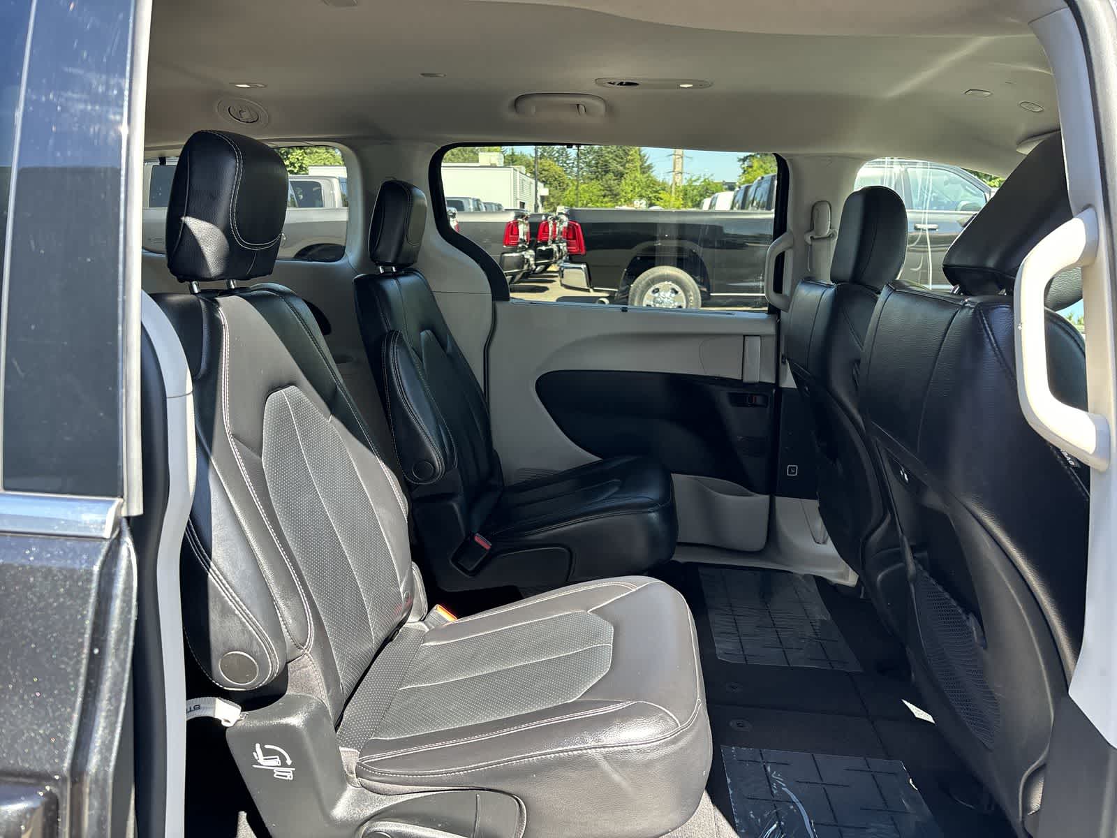 Thumbnail: 2022 Chrysler Pacifica - 5