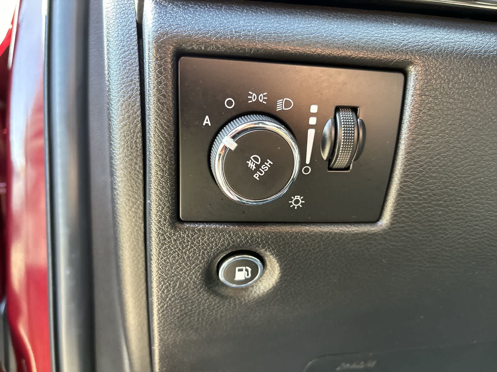 Thumbnail: 2019 Jeep Grand Cherokee - 11