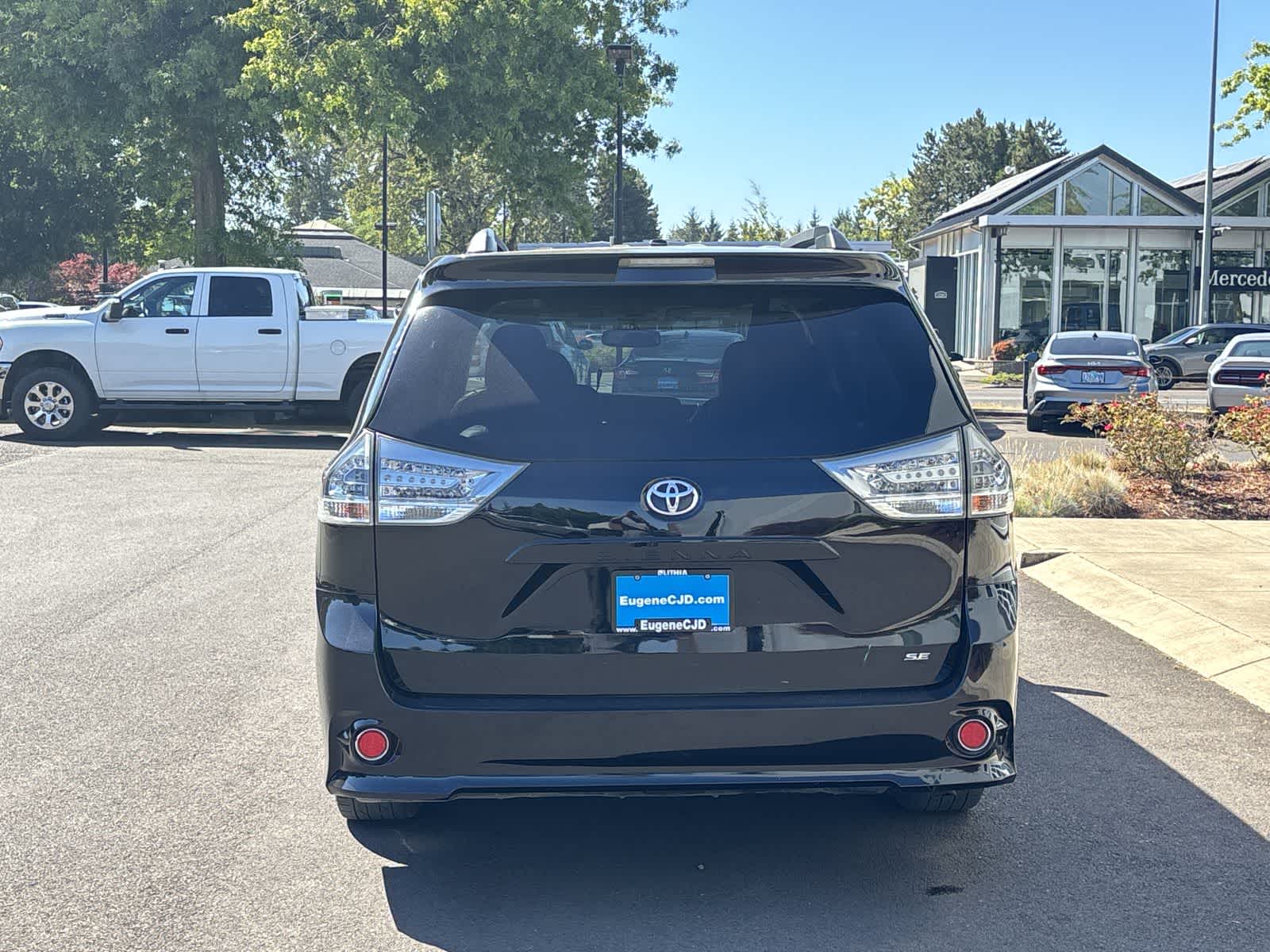 Thumbnail: 2017 Toyota Sienna - 4