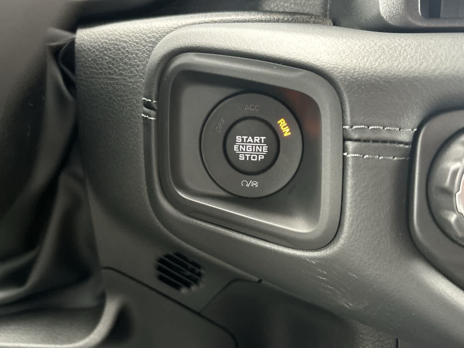 Thumbnail: 2026 Jeep Gladiator - 17