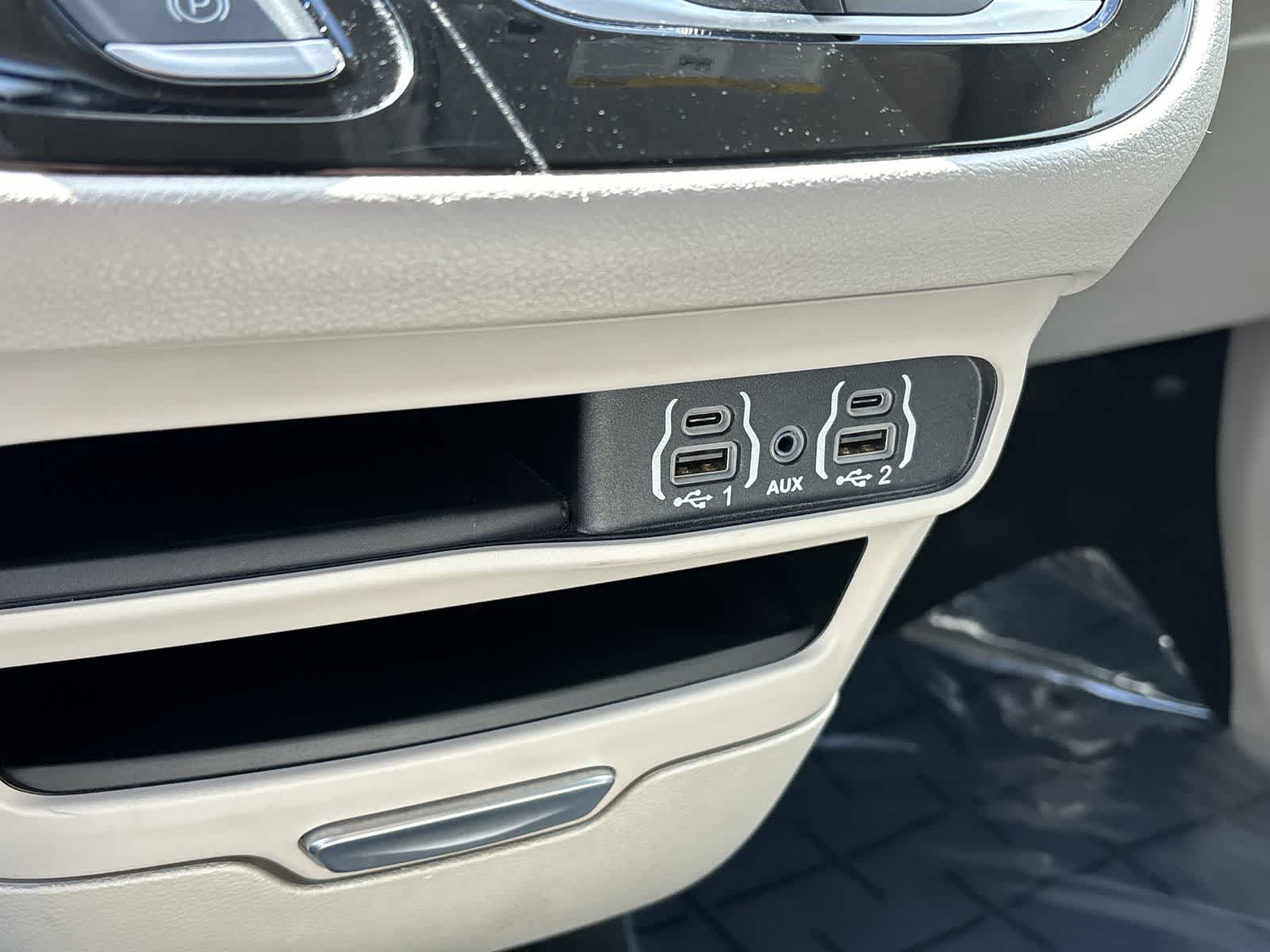 Thumbnail: 2023 Chrysler Pacifica - 23