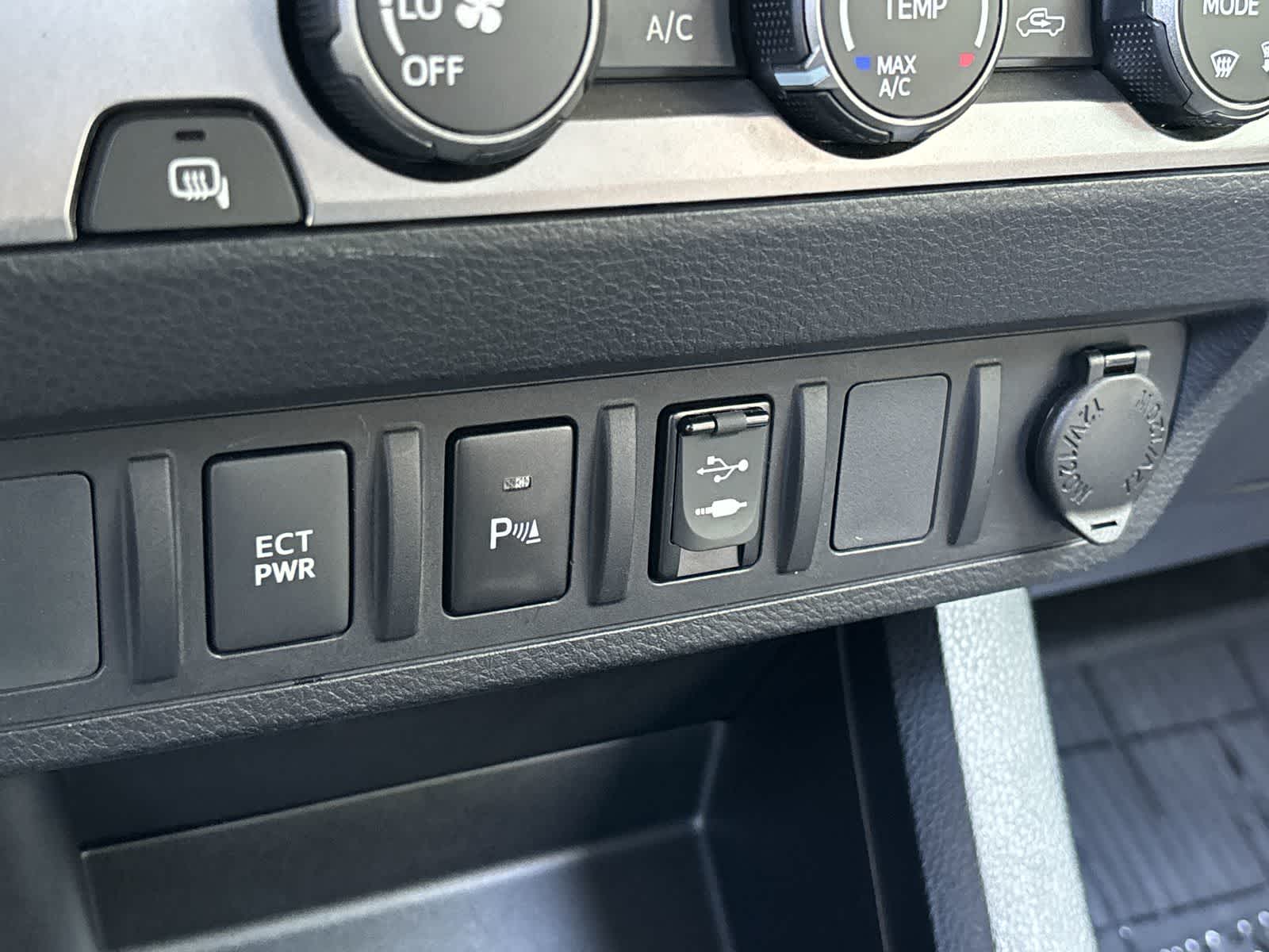 2019 Toyota Tacoma SR5 27