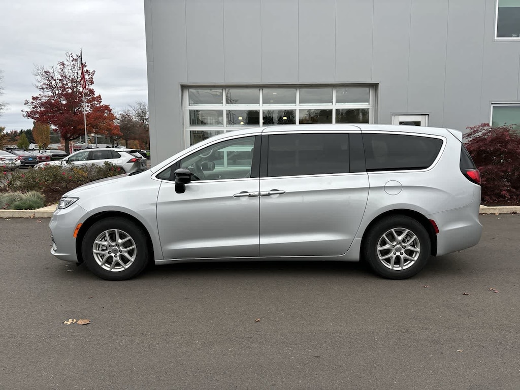 Used 2024 Chrysler Pacifica Touring L Van Passenger Van