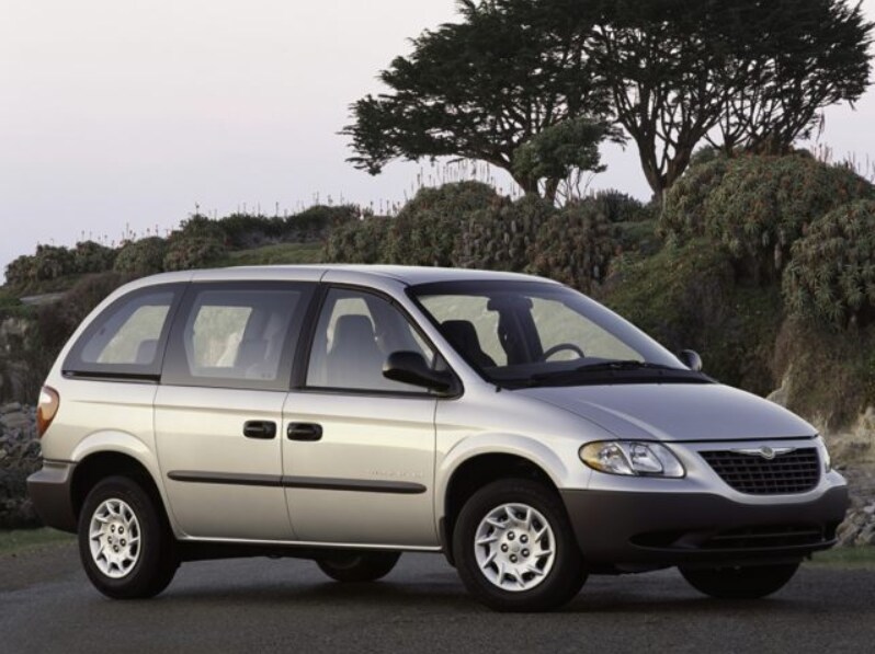 Chrysler_Voyager.png light grey Chrysler Voyager parked in front of trees