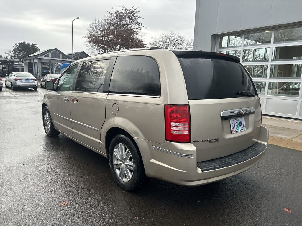 Used 2008 Chrysler Town & Country Limited Van