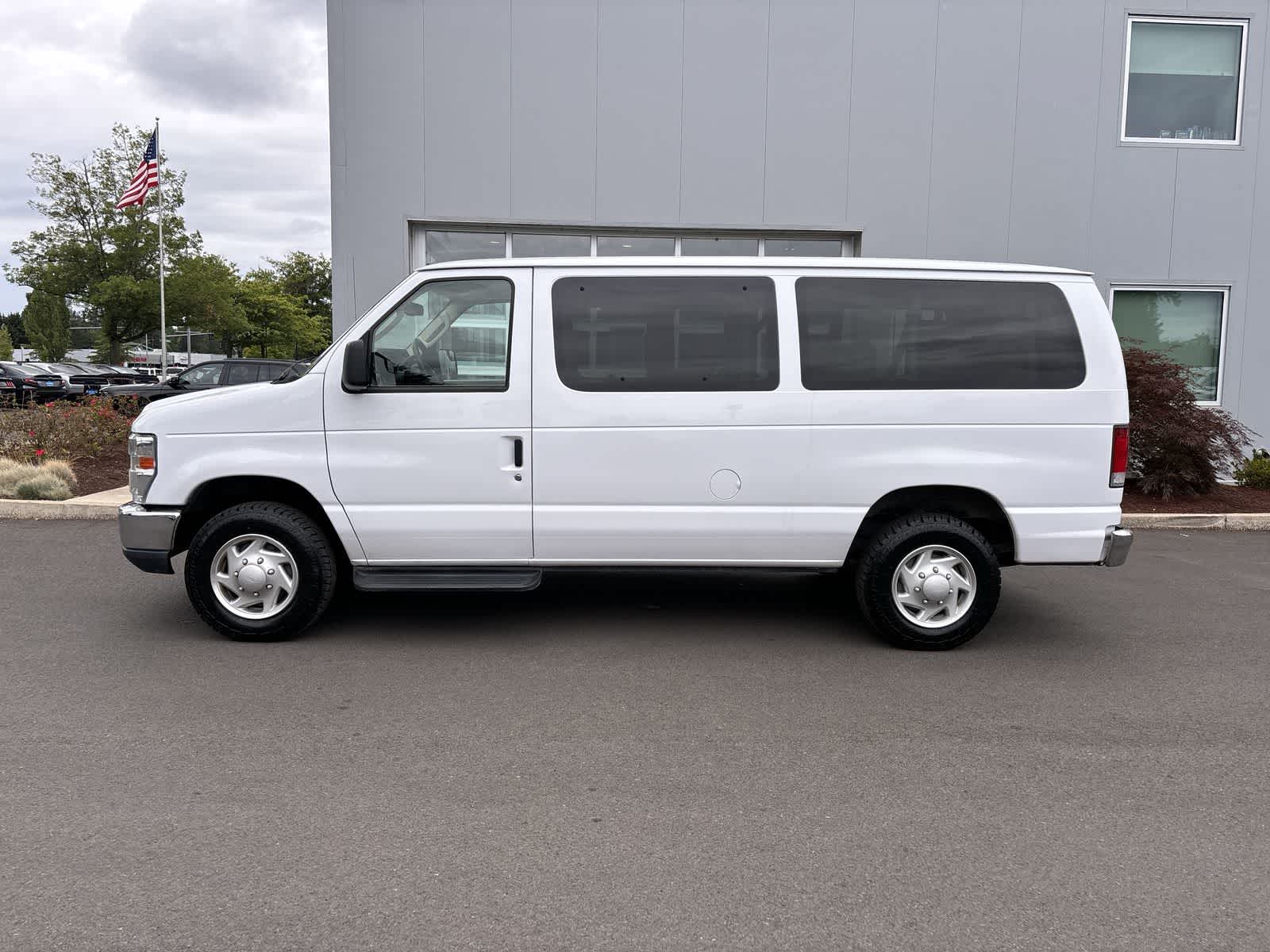 Used 2014 Ford E-Series Econoline Wagon XLT with VIN 1FBNE3BL3EDA08470 for sale in Eugene, OR