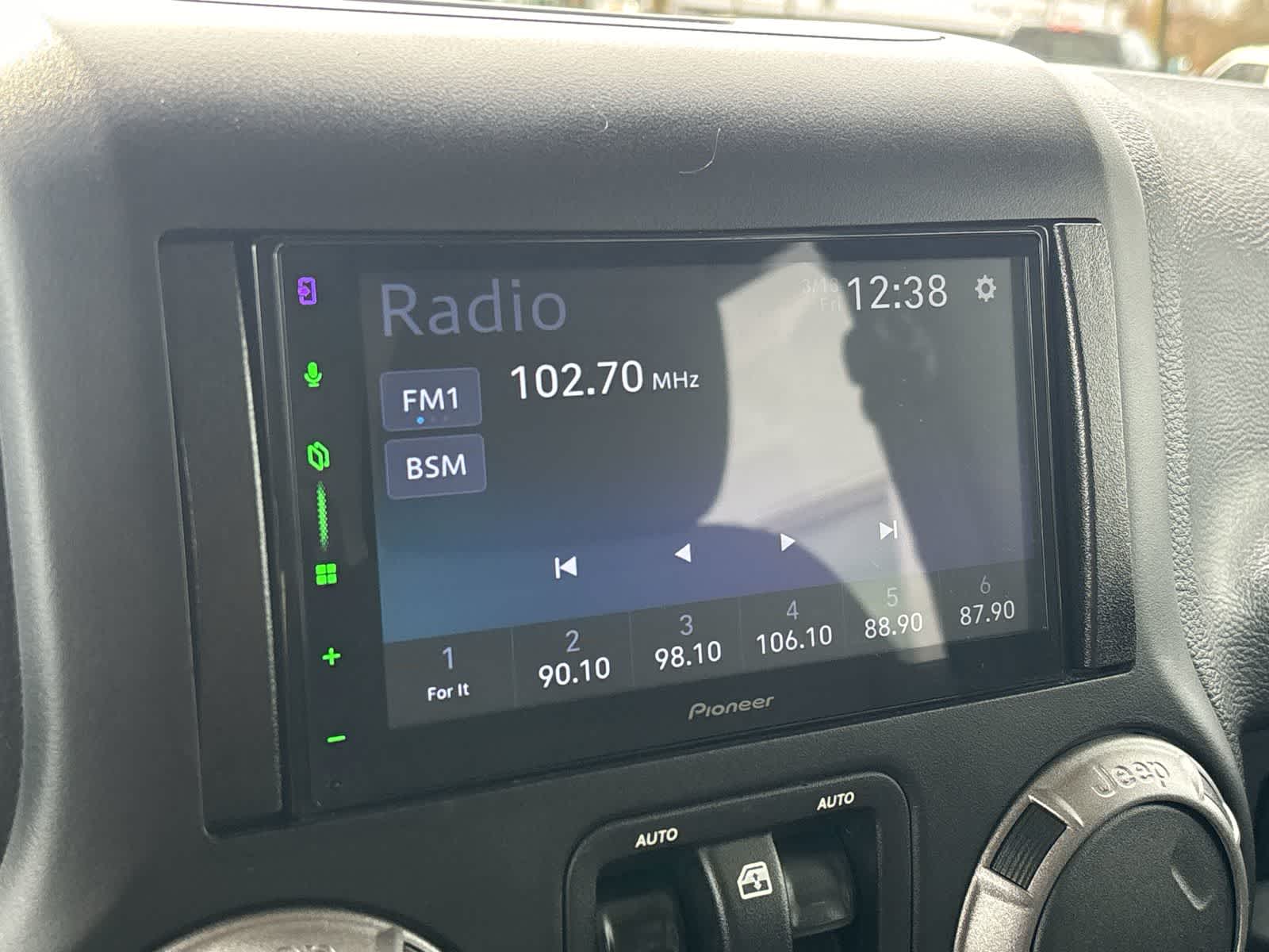 Thumbnail: 2018 Jeep Wrangler - 15