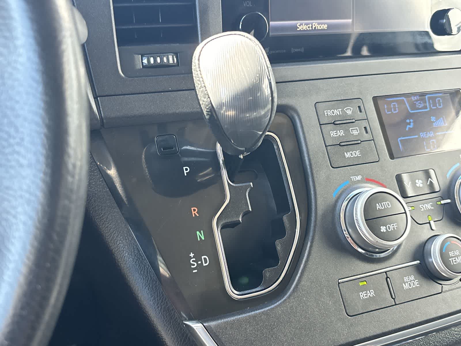 Thumbnail: 2017 Toyota Sienna - 22