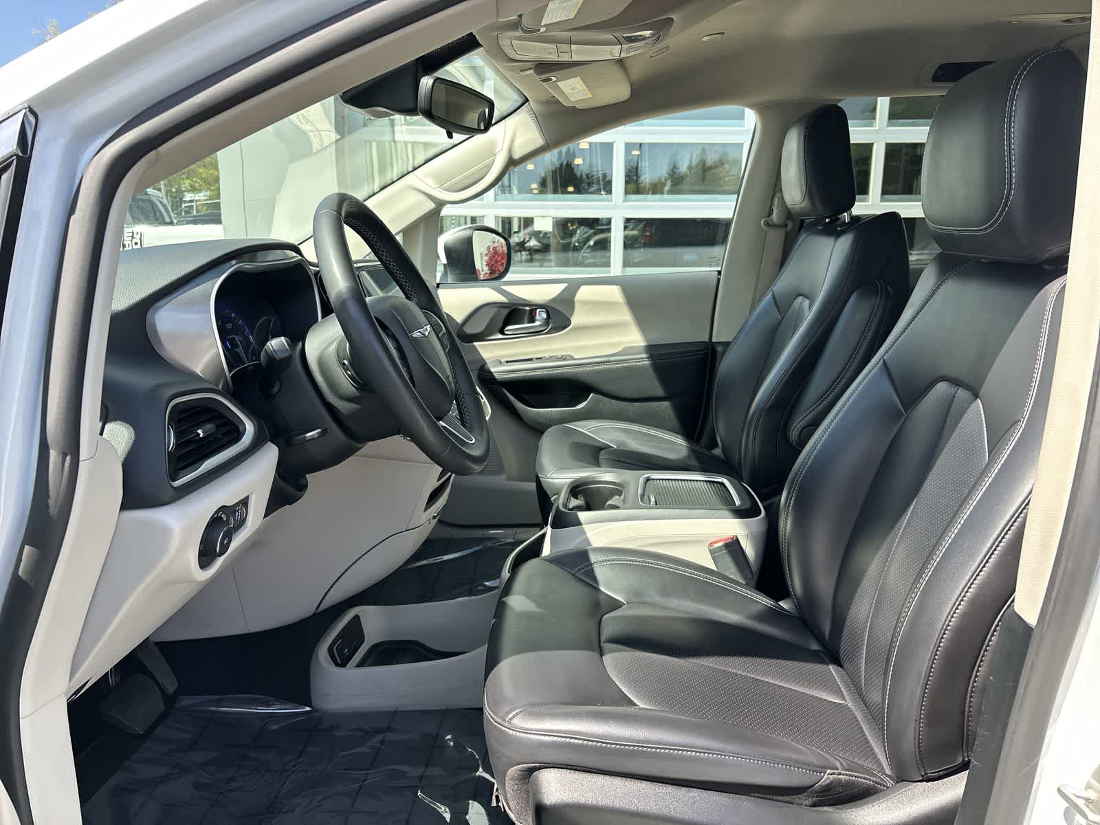 Thumbnail: 2023 Chrysler Pacifica - 7