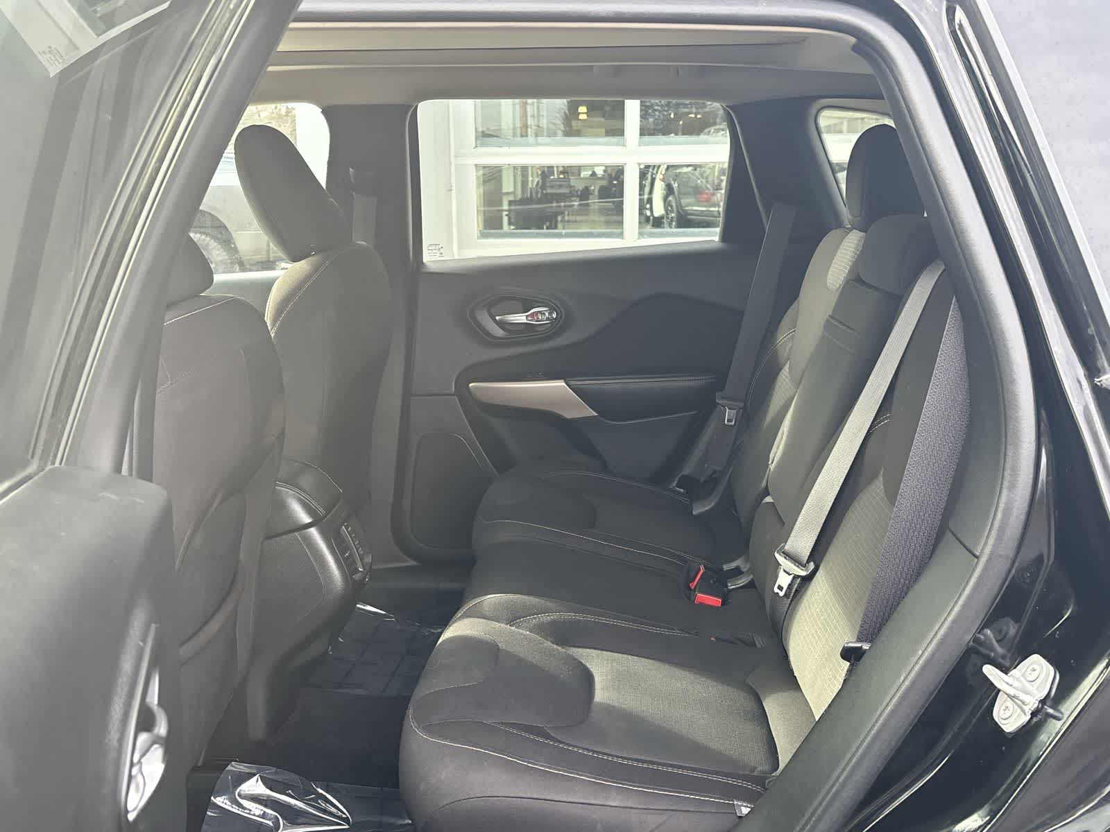 Thumbnail: 2017 Jeep Cherokee - 11