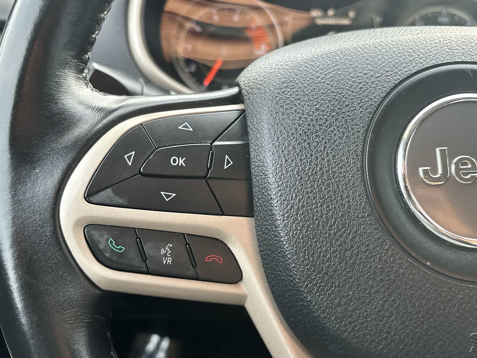 Thumbnail: 2017 Jeep Cherokee - 14