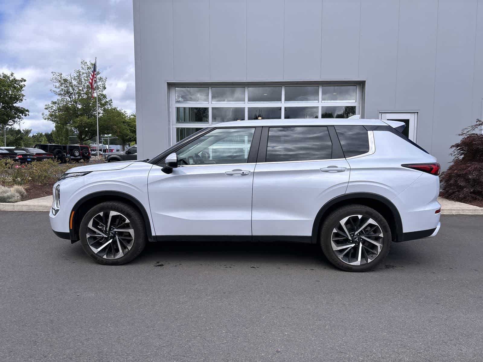 Used 2023 Mitsubishi Outlander SE Special Edition with VIN JA4J4UA85PZ027005 for sale in Eugene, OR