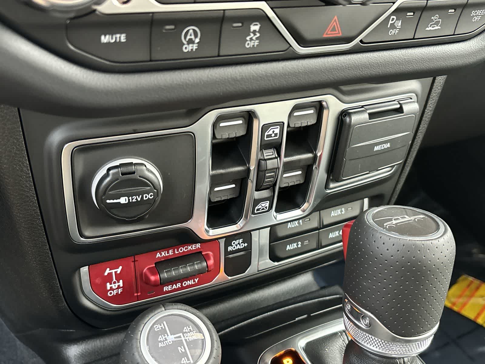 Thumbnail: 2025 Jeep Gladiator - 28