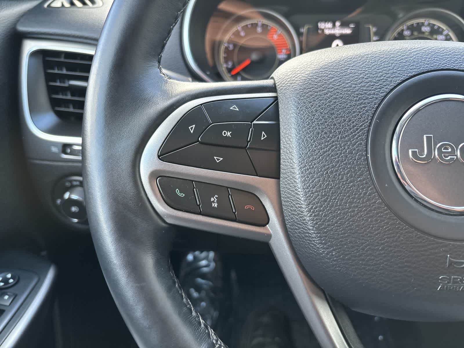 Thumbnail: 2019 Jeep Cherokee - 11