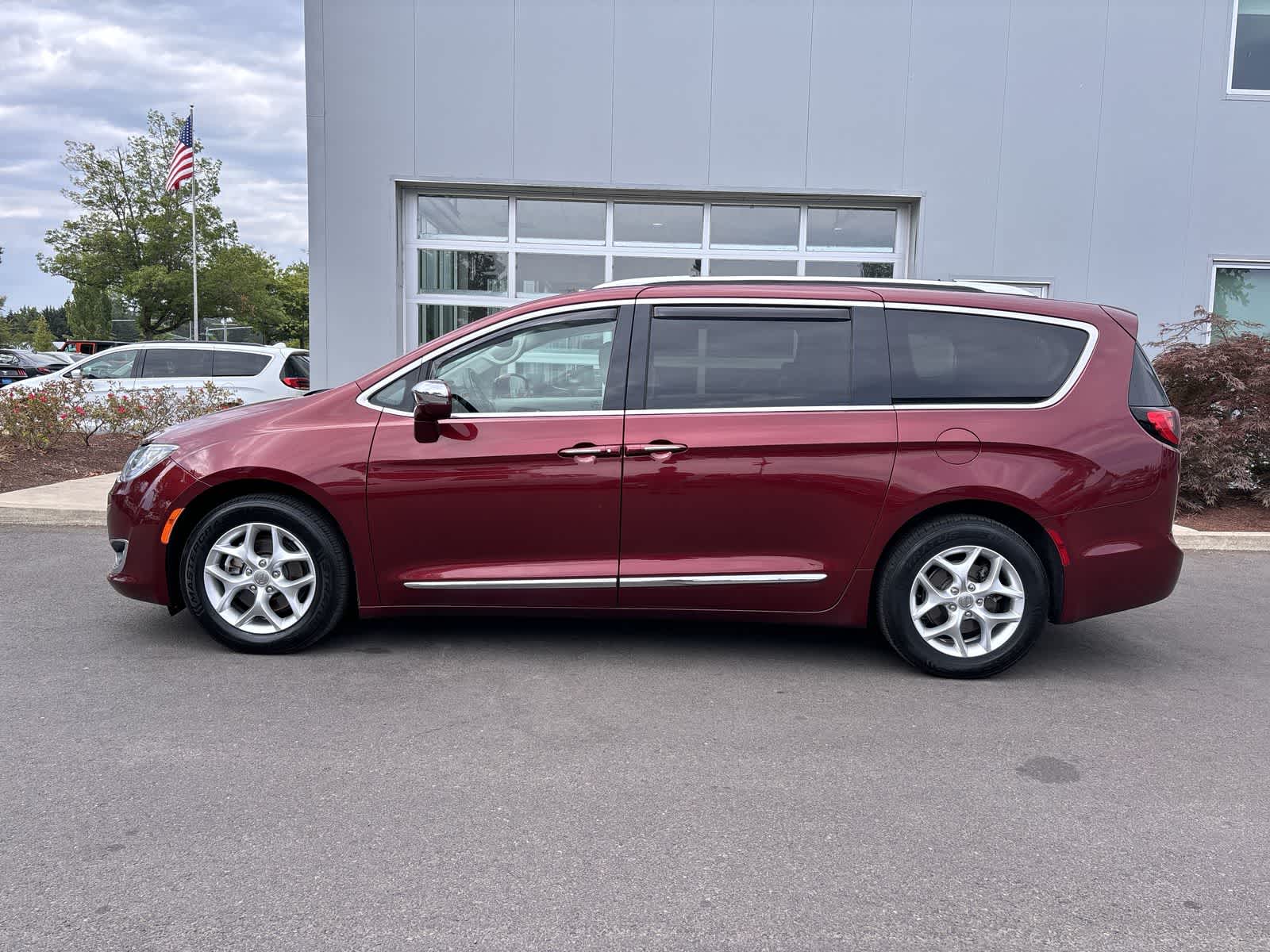 Certified 2020 Chrysler Pacifica Limited with VIN 2C4RC1GG7LR171880 for sale in Eugene, OR