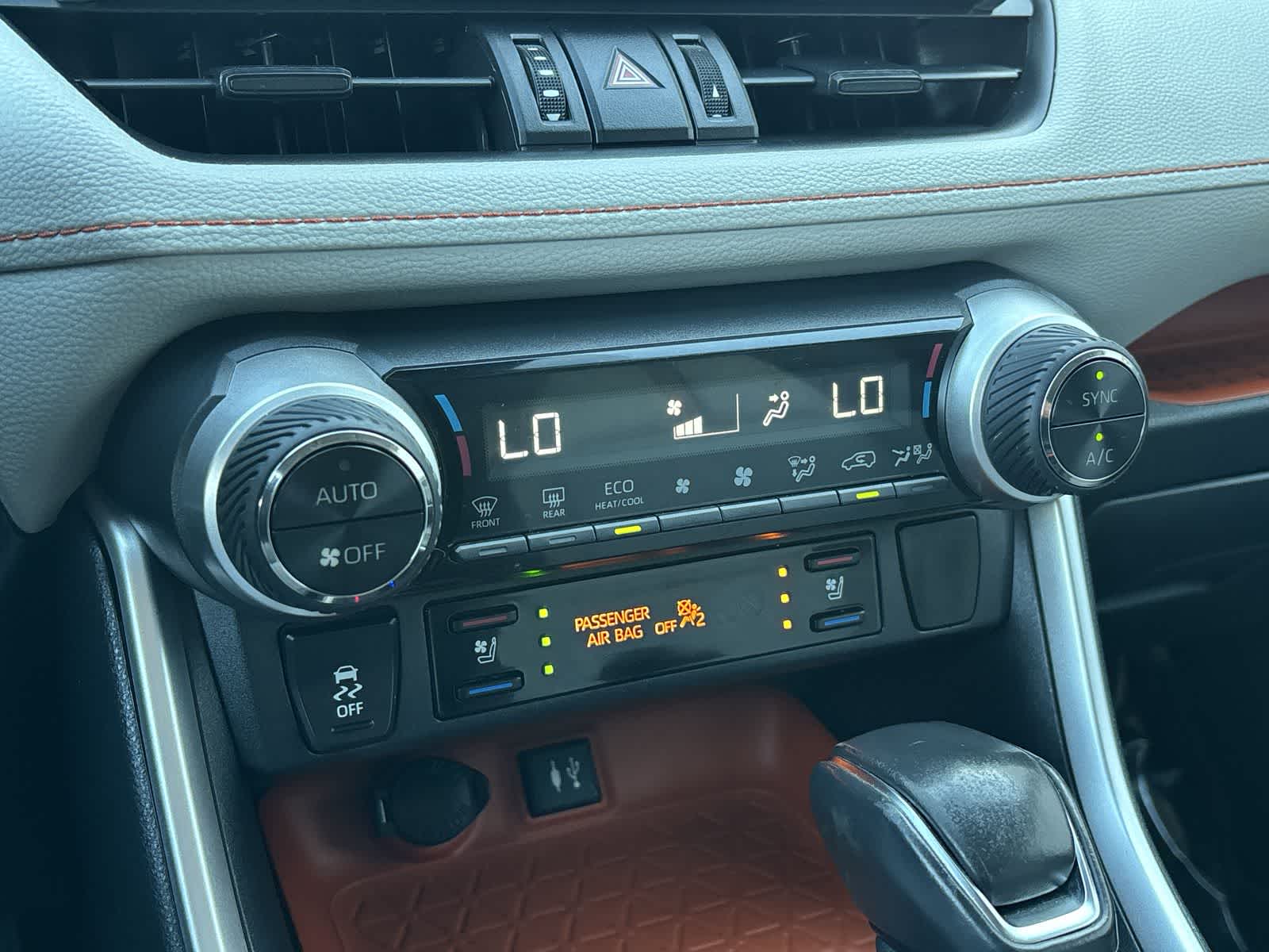 Thumbnail: 2019 Toyota RAV4 - 24