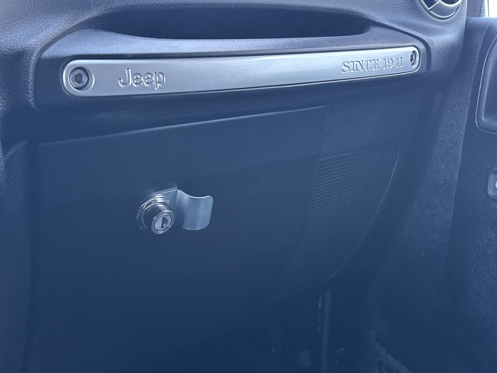 Thumbnail: 2014 Jeep Wrangler - 28