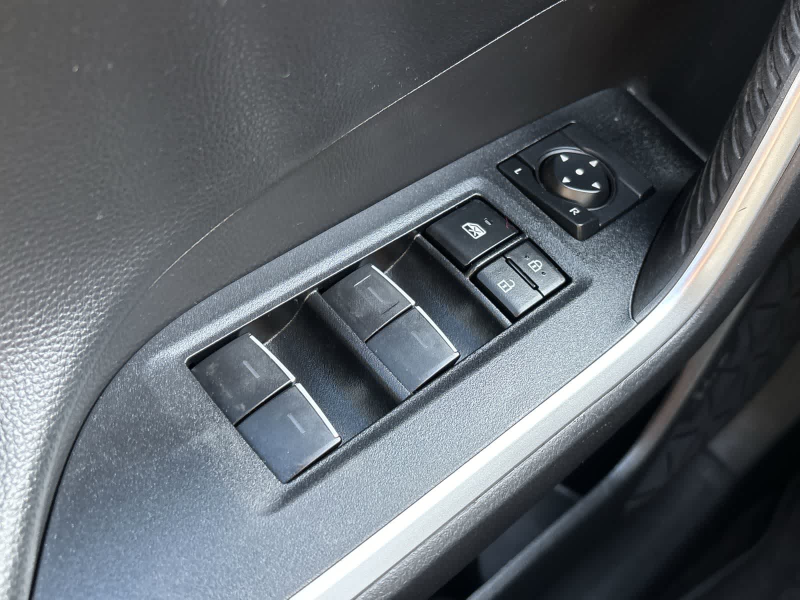 Thumbnail: 2022 Toyota RAV4 - 29