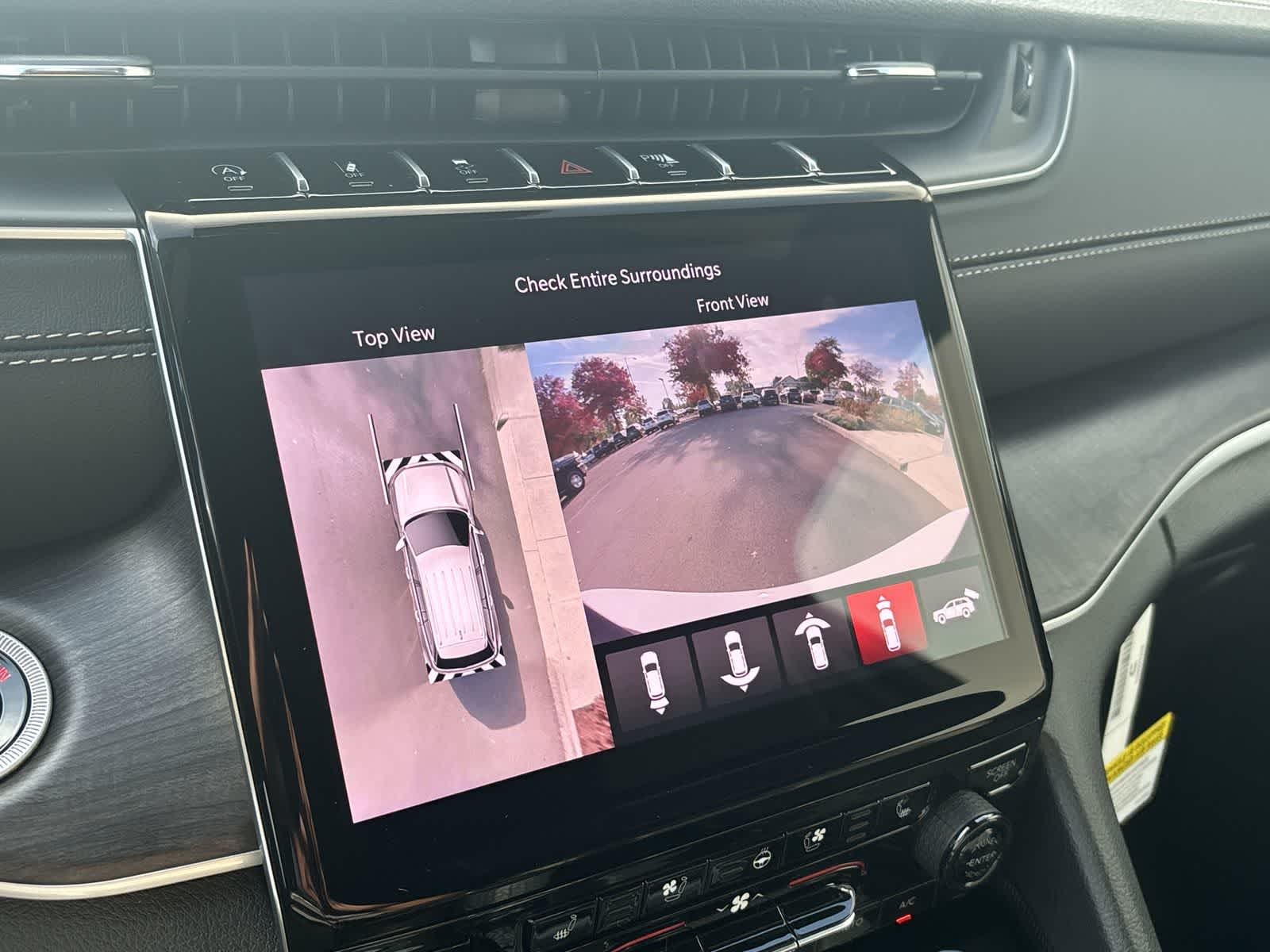 Thumbnail: 2025 Jeep Grand Cherokee - 24