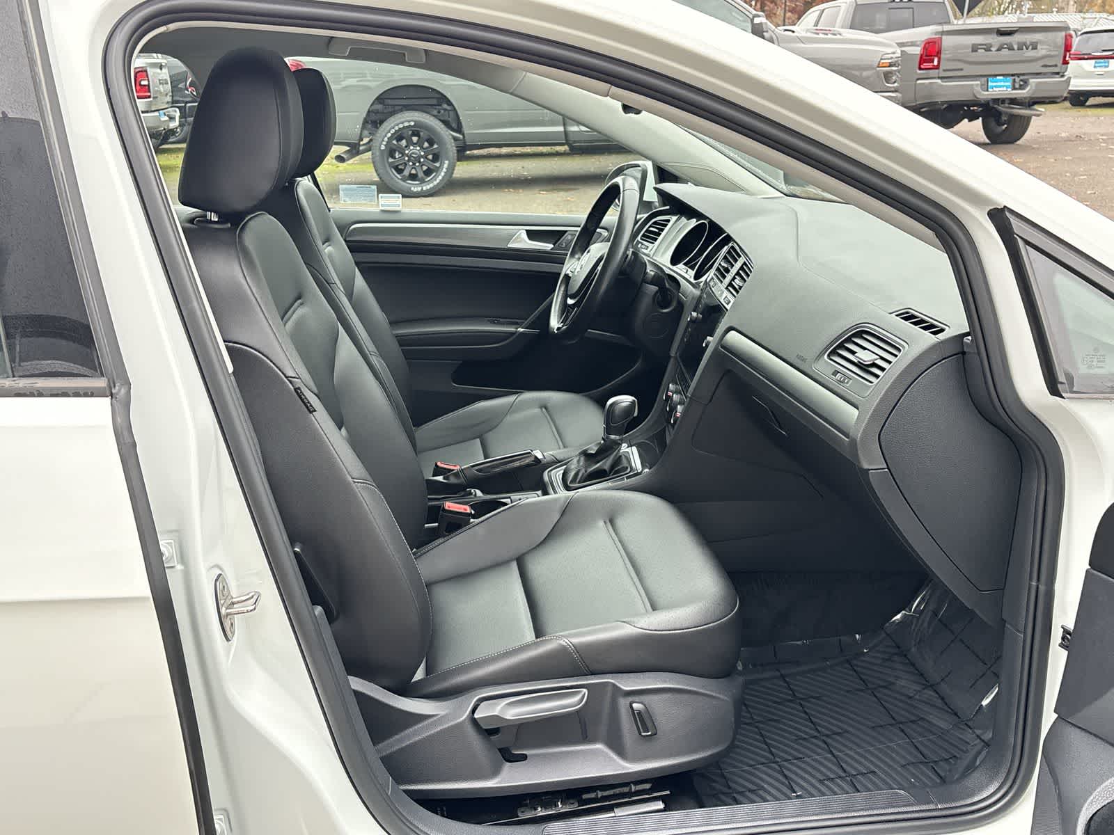 Thumbnail: 2019 Volkswagen Golf - 9