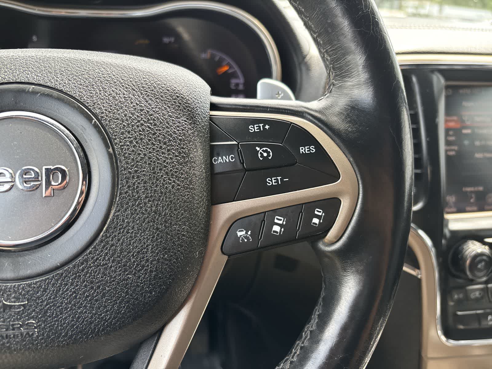 Thumbnail: 2015 Jeep Grand Cherokee - 11