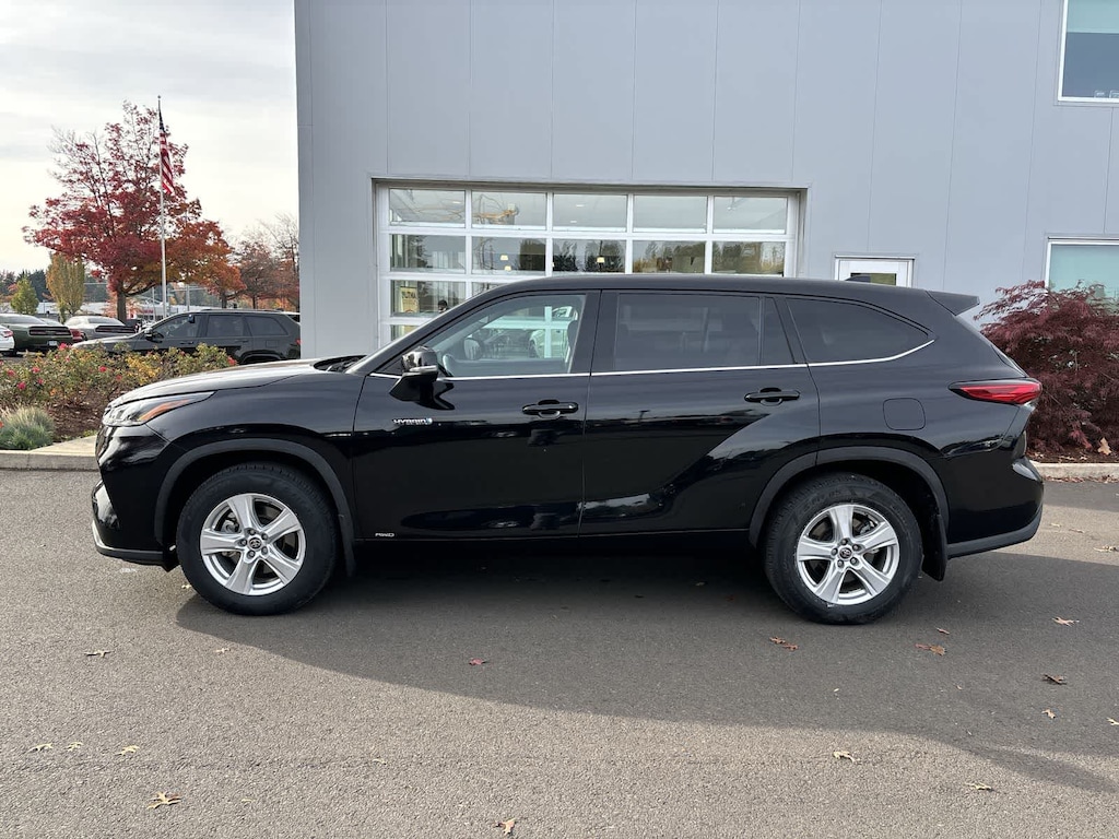 Used 2021 Toyota Highlander Hybrid LE SUV