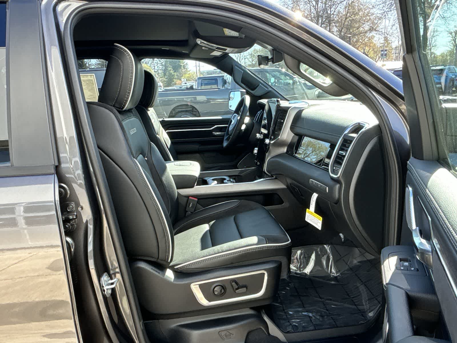 Thumbnail: 2026 RAM 1500 - 9