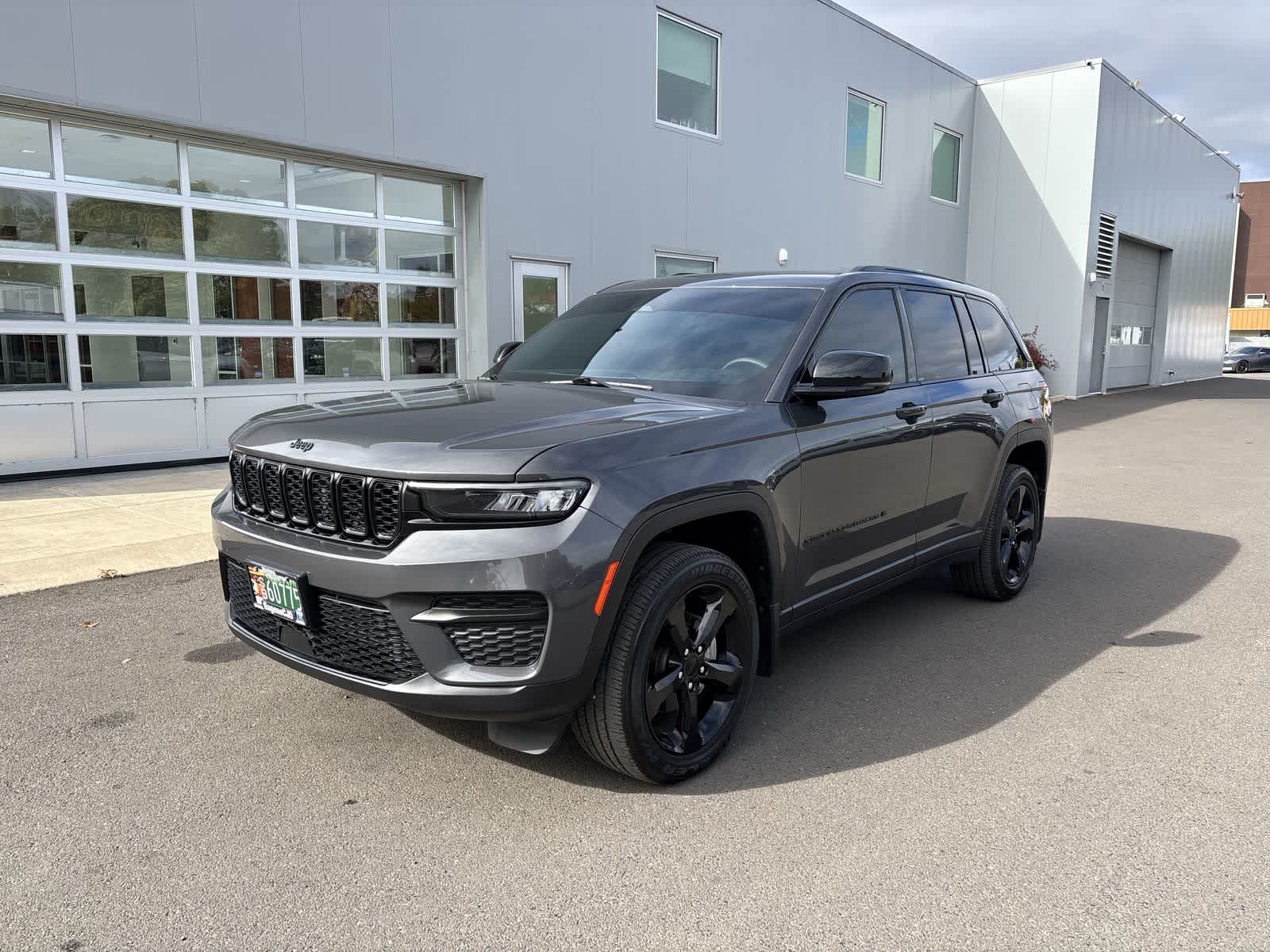 Used 2024 Jeep Grand Cherokee Laredo SUV