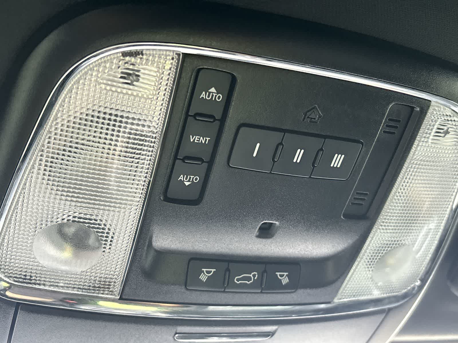 Thumbnail: 2020 Jeep Grand Cherokee - 24