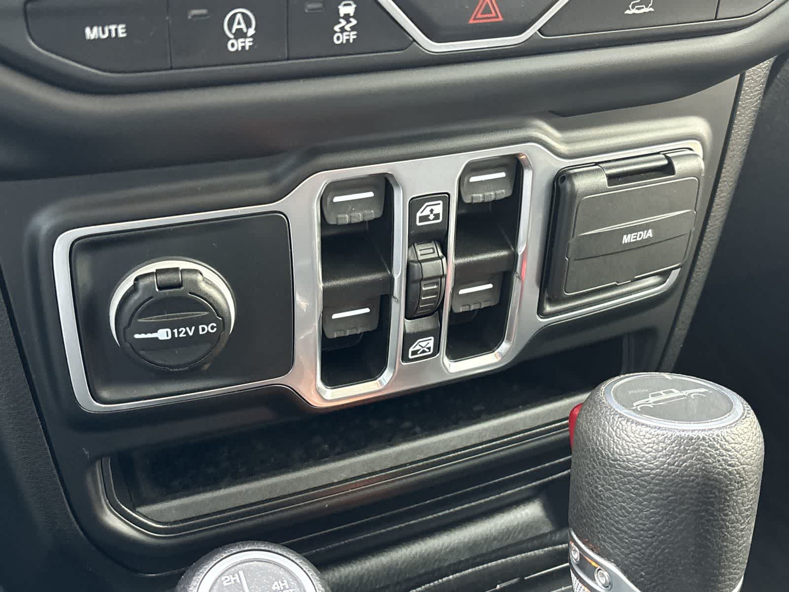 Thumbnail: 2021 Jeep Gladiator - 24