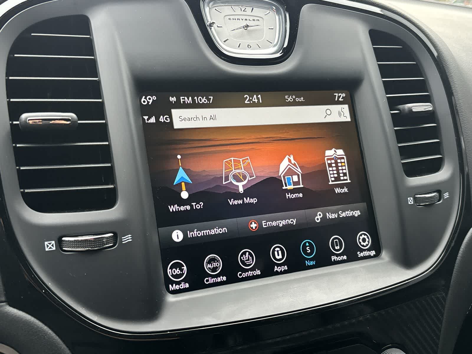 Thumbnail: 2023 Chrysler 300 - 18