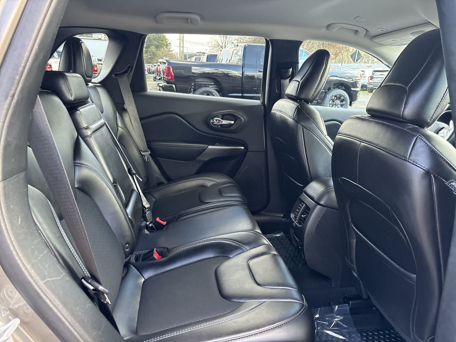 Thumbnail: 2019 Jeep Cherokee - 5