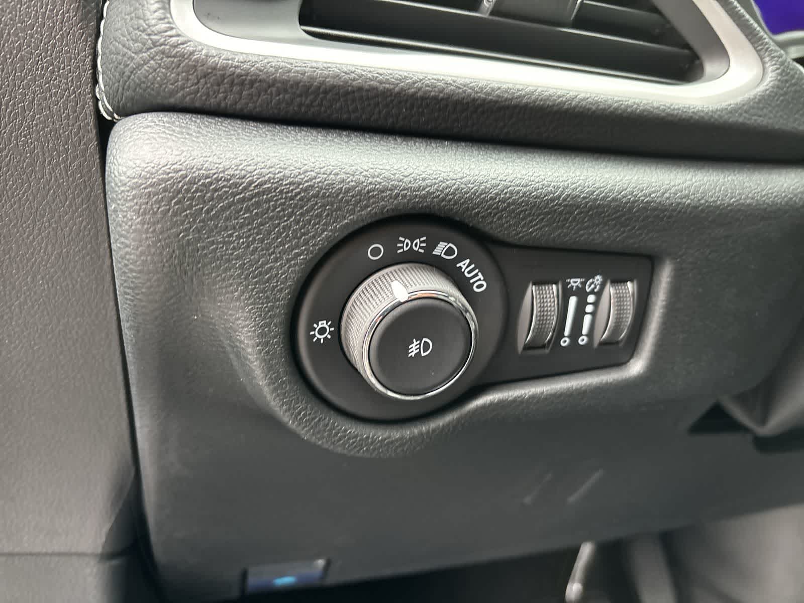 Thumbnail: 2026 Chrysler Pacifica - 12