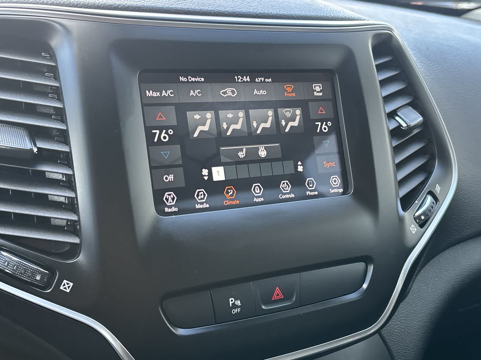 Thumbnail: 2019 Jeep Cherokee - 17