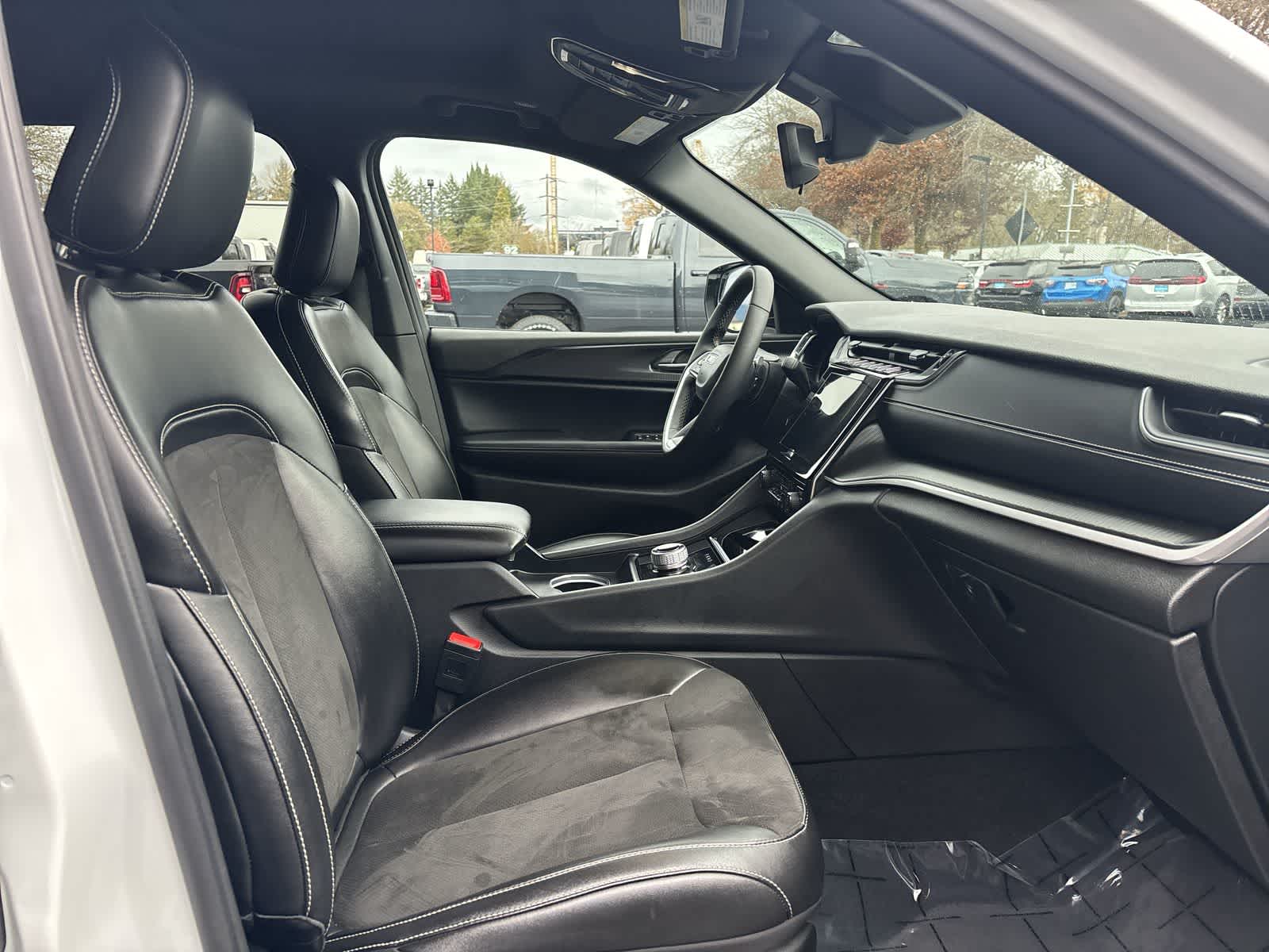 Thumbnail: 2024 Jeep Grand Cherokee L - 5