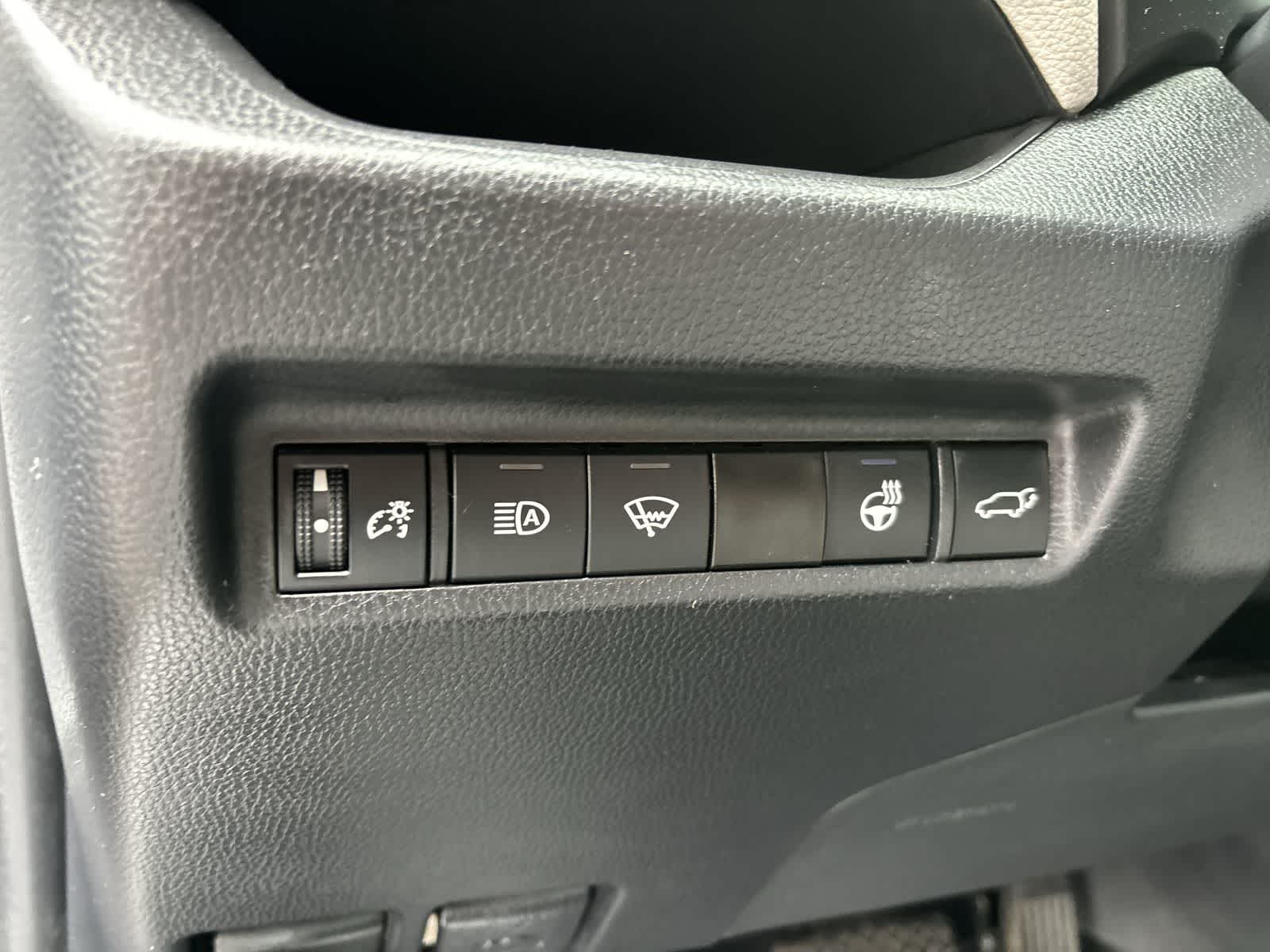 Thumbnail: 2022 Toyota RAV4 - 10