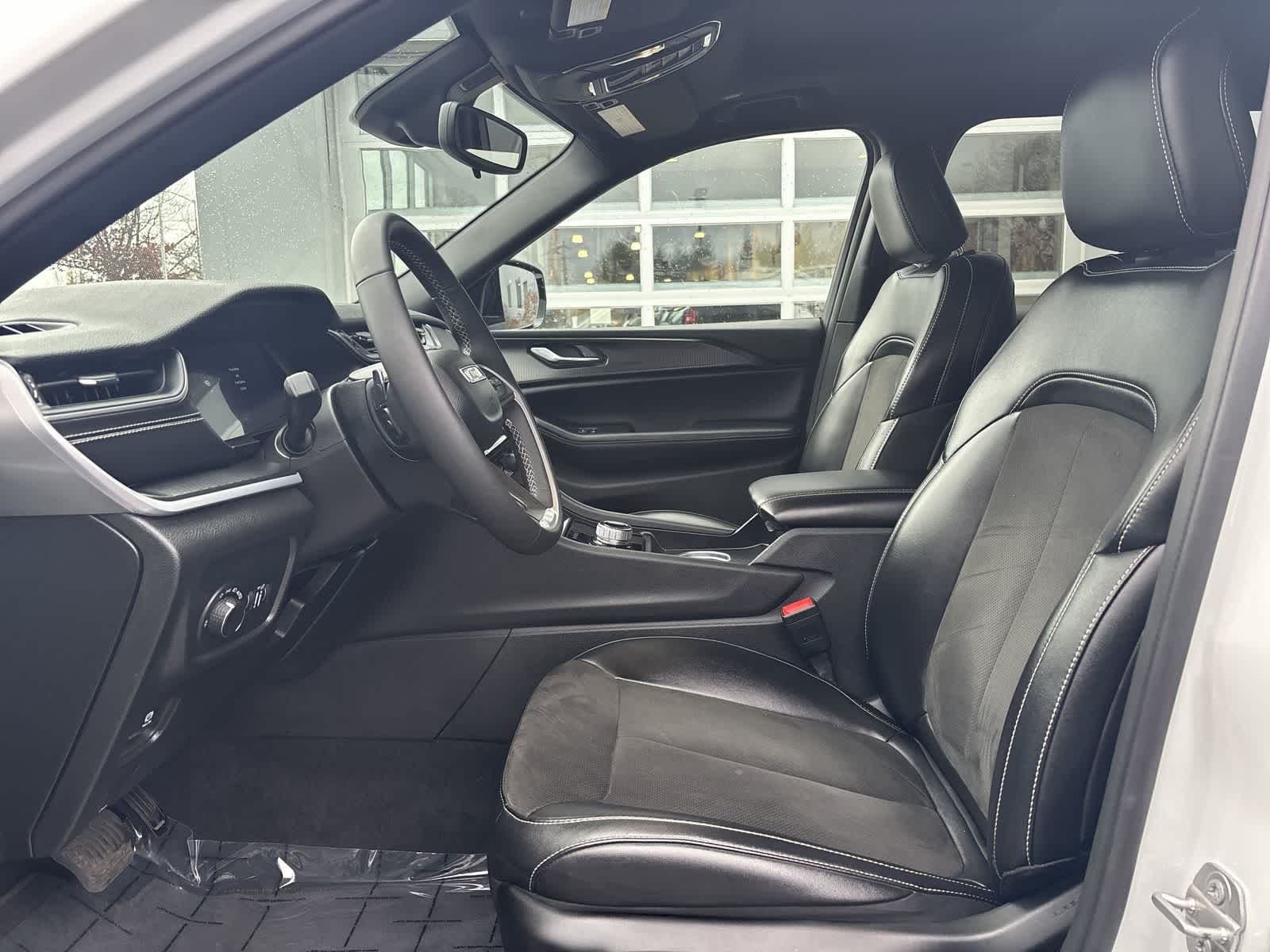 Thumbnail: 2024 Jeep Grand Cherokee L - 8