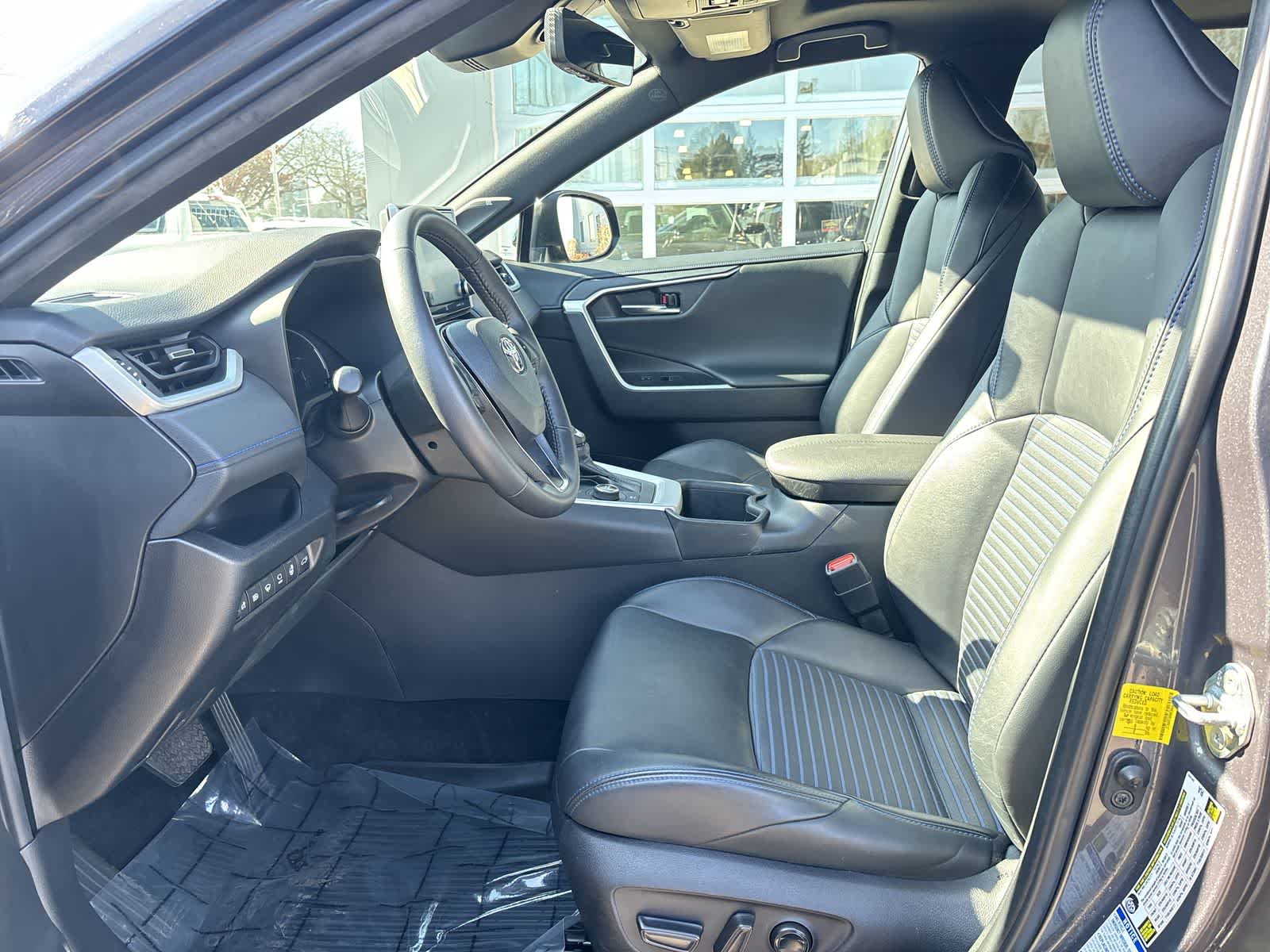 Thumbnail: 2022 Toyota RAV4 - 8