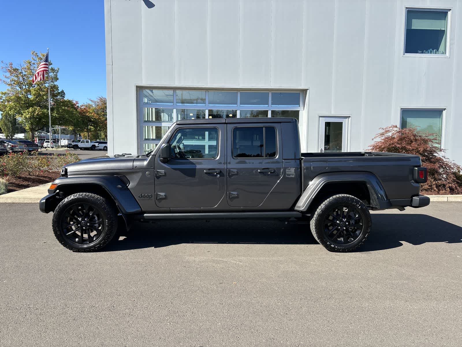 2024 Jeep Gladiator Sport photo 2