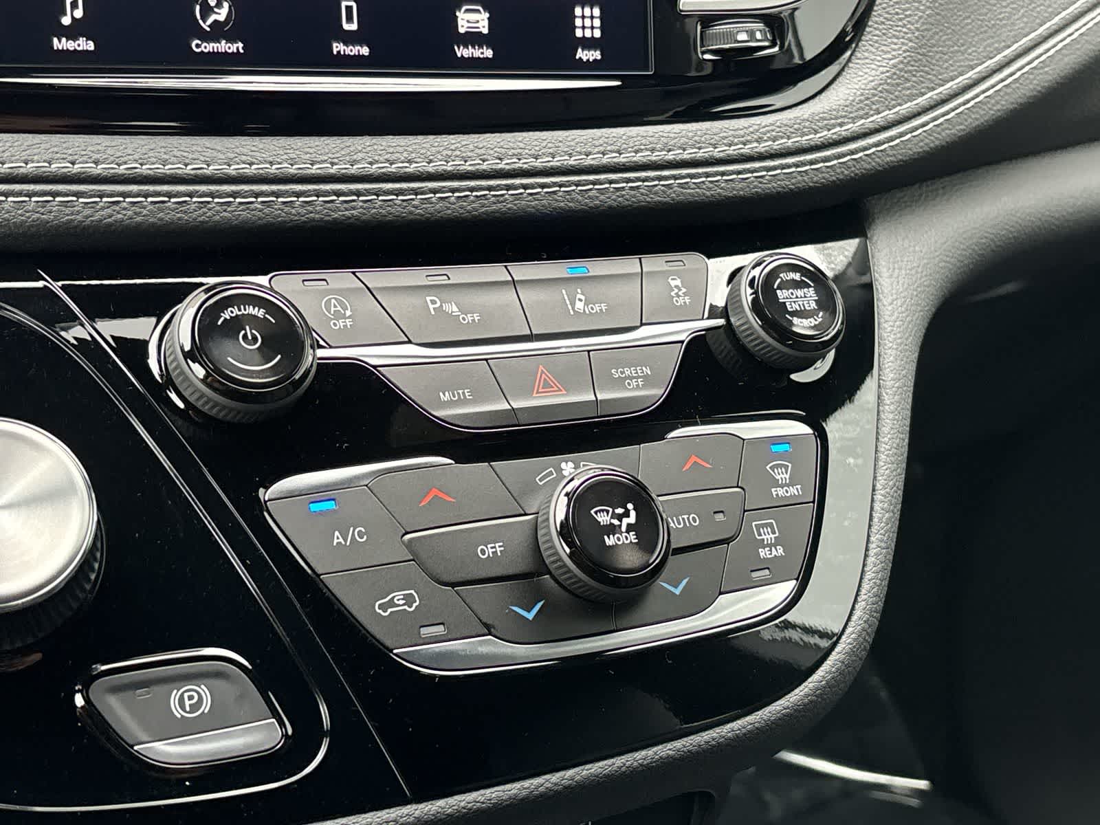 Thumbnail: 2026 Chrysler Pacifica - 24