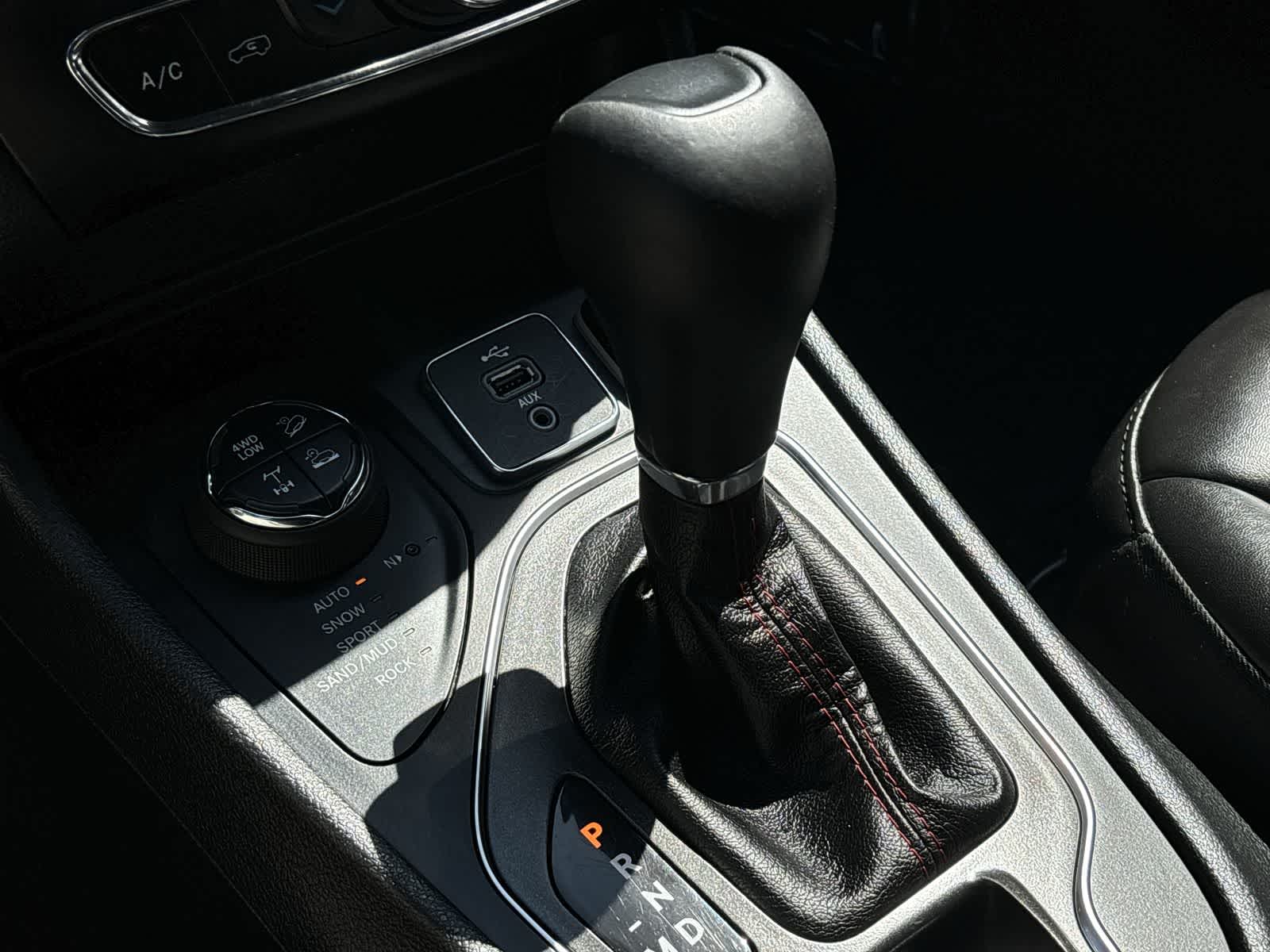 Thumbnail: 2019 Jeep Cherokee - 28