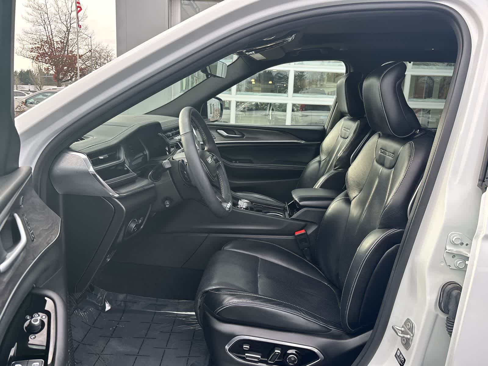 Thumbnail: 2023 Jeep Grand Cherokee - 12