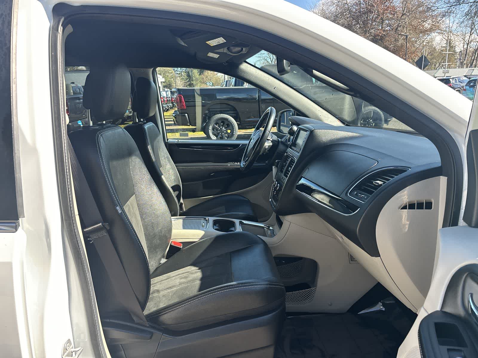 Thumbnail: 2019 Dodge Grand Caravan - 9