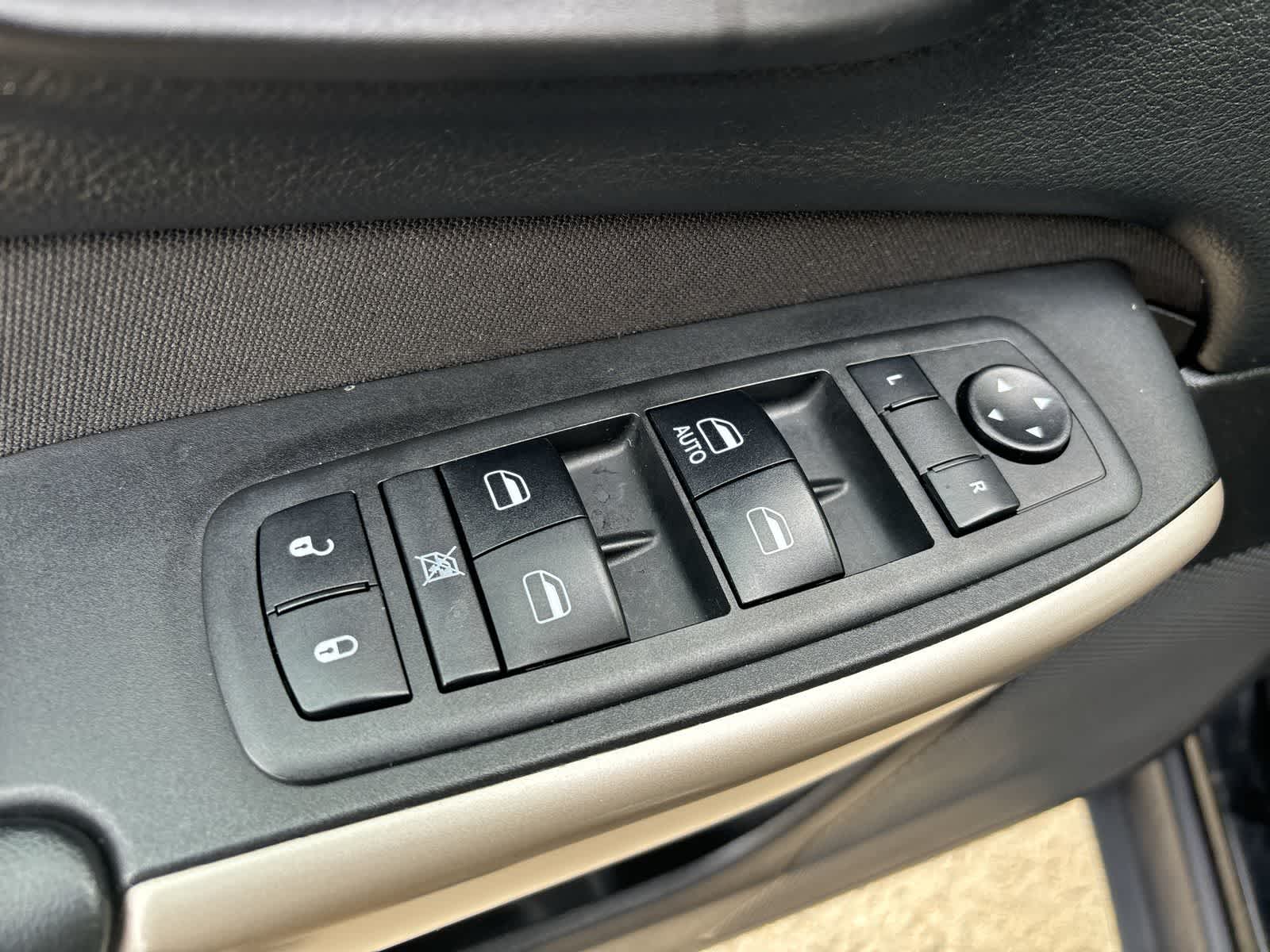 Thumbnail: 2018 Jeep Cherokee - 8