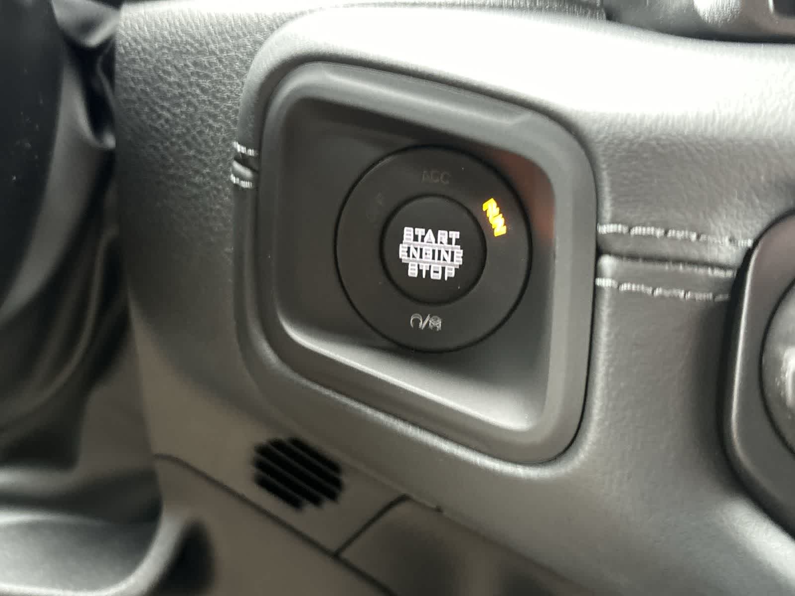 Thumbnail: 2025 Jeep Gladiator - 28